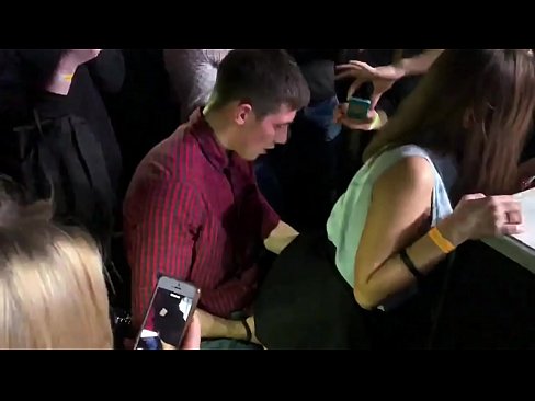 ❤️ Sess reali f'nightclub Russu. Tfajla Russa ta’ 18-il sena fl-anus u l-vaġina fucked f’nightclub ️❌ Porn ta' kwalità lilna ❤